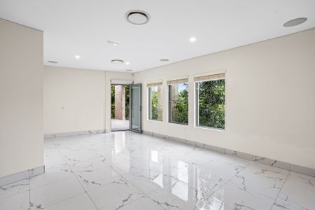 Exclusive Luxury Estate on 1 Acre - A Rare Family Sanctuary in the Heart of Morningside - Photo 4