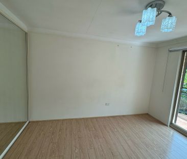 Availabe 13 March - Photo 3