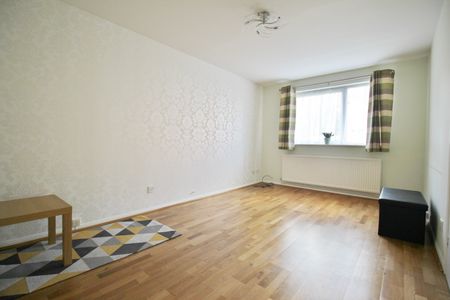 1 Bed Flat - Photo 2