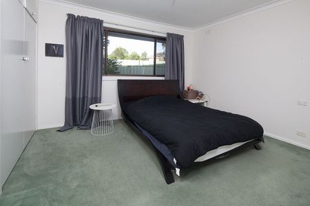 Modern Open Plan Family Abode - Photo 2