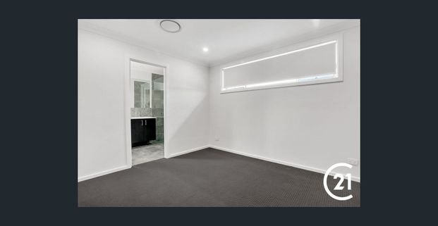 Modern 5-Bedroom Luxury Home in the Heart of Box Hill! - Photo 1