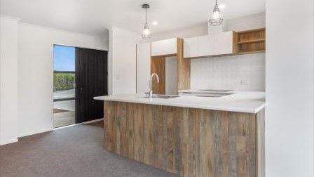 Modern 2 Bedroom house in Huntington - Photo 3