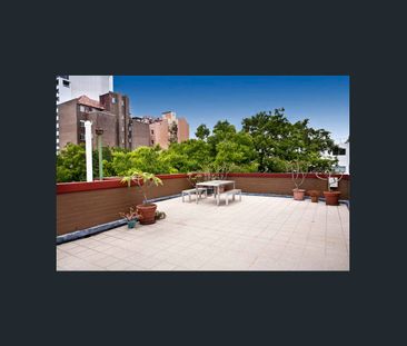 Top-Floor Art Deco home in leafy setting - Photo 5