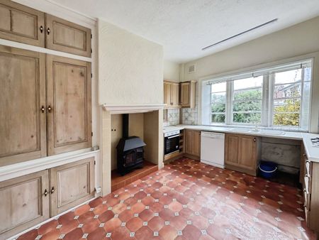 Liversedge Hall, Liversedge Hall Lane, WF15 - Photo 3