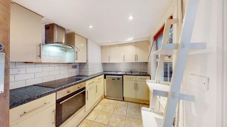 1 bedroom in a flat share to rent - Photo 5