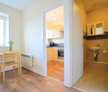 Studio to rent - Photo 1