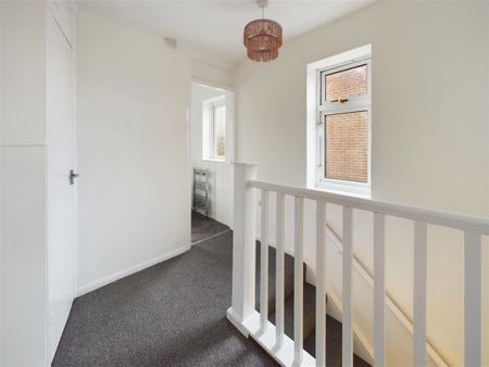 3 bedroom Semi-detached house to rent - Photo 4