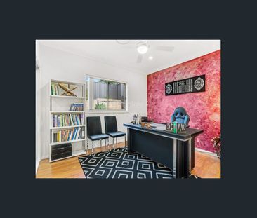 STUNNING FAMILY HOME WITH TWO MASTER SUITES - Photo 2