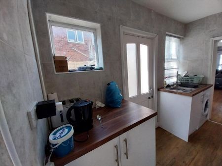 3 bedroom link detached house to rent - Photo 2