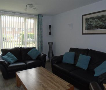 3 bedroom flat to rent - Photo 1