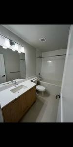 $2,950 / 2 bedroom/ 2 bathroom / 2 underground parking! South Surrey - Photo 4