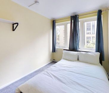 3 bedroom ground floor maisonette to rent - Photo 2