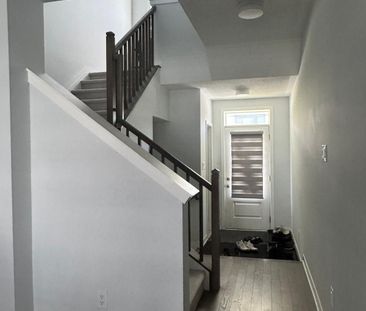 For Lease - 89 Kindred Row, Stittsville - Munster - Richmond, Ontario - Photo 2