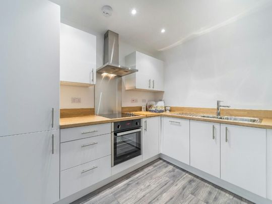 Flat to rent on - Photo 1