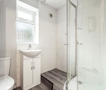 Available unfurnished now - Photo 6