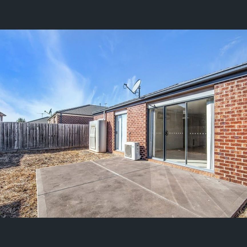 32 Vanderbilt Avenue, Truganina, Vic 3029 - Photo 1