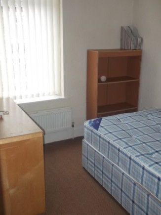 3 Bed - Gt Russell Street, University, Bd7 - Photo 2