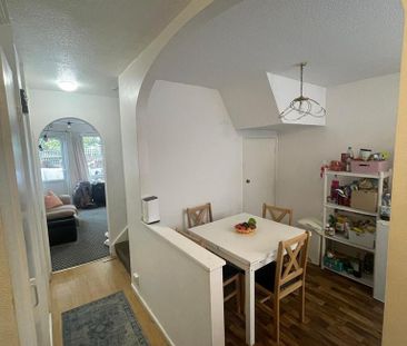 4 bedroom townhouse to rent - Photo 2