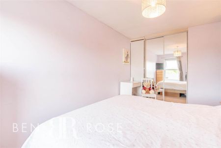 3 bedroom semi-detached house to rent - Photo 3