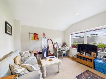 5 bedroom detached house to rent - Photo 2