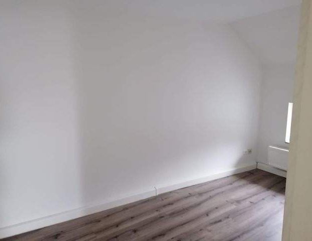 Chice 3 Raum Wohnung Dachgeschosswohnung mit Einbauküche in Zwickau Marienthal zu vermieten - Foto 1