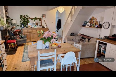 3 bedroom end of terrace house to rent - Photo 5