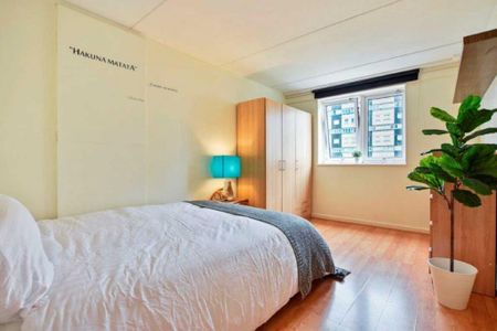 4 bedroom flat to rent - Photo 2