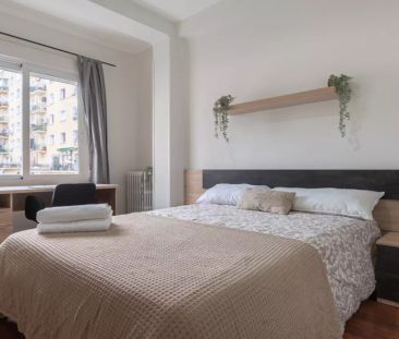 Room in a shared 5-bedroom apartment for rent in Delicias - Photo 5