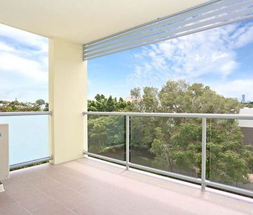 Contemporary Apartment - Secure Access - Photo 6