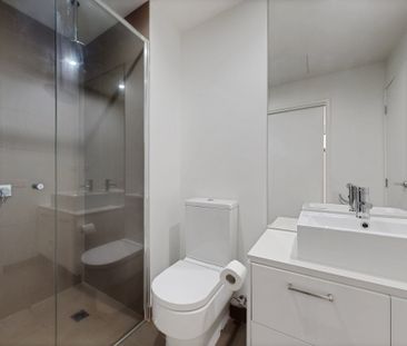 Stylish and Convenient 2-Bedroom Apartment for Rent in Essendon - Photo 4