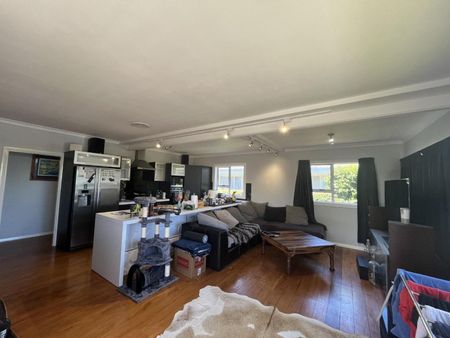 Charming 3-Bedroom Home with Office, Rumpus ... - Photo 2