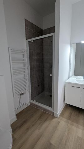 Location Appartement 3 pièces 60m² BORDEAUX 33000 - Photo 2