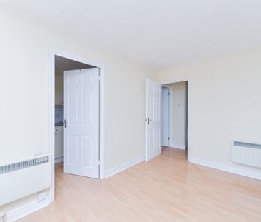 Felixstowe Court, London, E16 flat to rent - Photo 3
