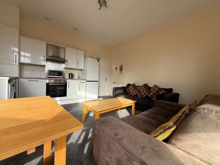 3 bedroom house of multiple occupation to rent - Photo 3