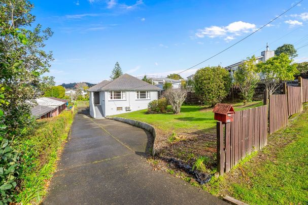 Sunny 3 bedroom family home in Glen Eden - Photo 1