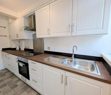 2 bedroom semi-detached house to rent - Photo 5