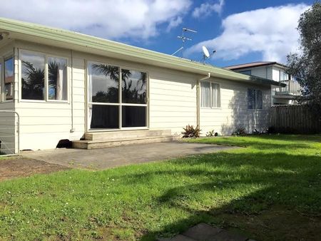 Beachlands, 3 Bedroom in Original Beachlands - Photo 2