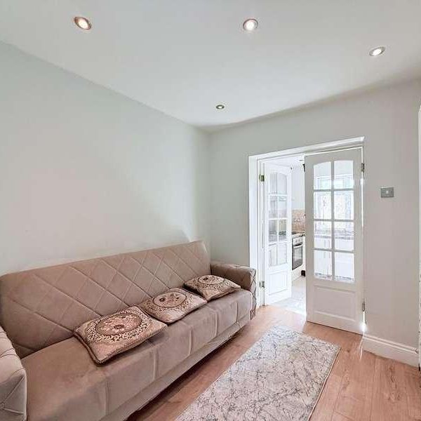 First Floor, Carlton Avenue, Harrow, HA3 - Photo 1