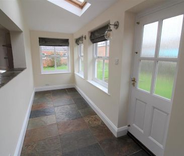 2 bedroom semi-detached house to rent - Photo 2
