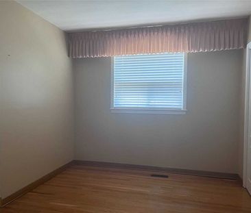 For Lease - 10 Laskay Cres Upstair N/A, Toronto, Ontario - Photo 6