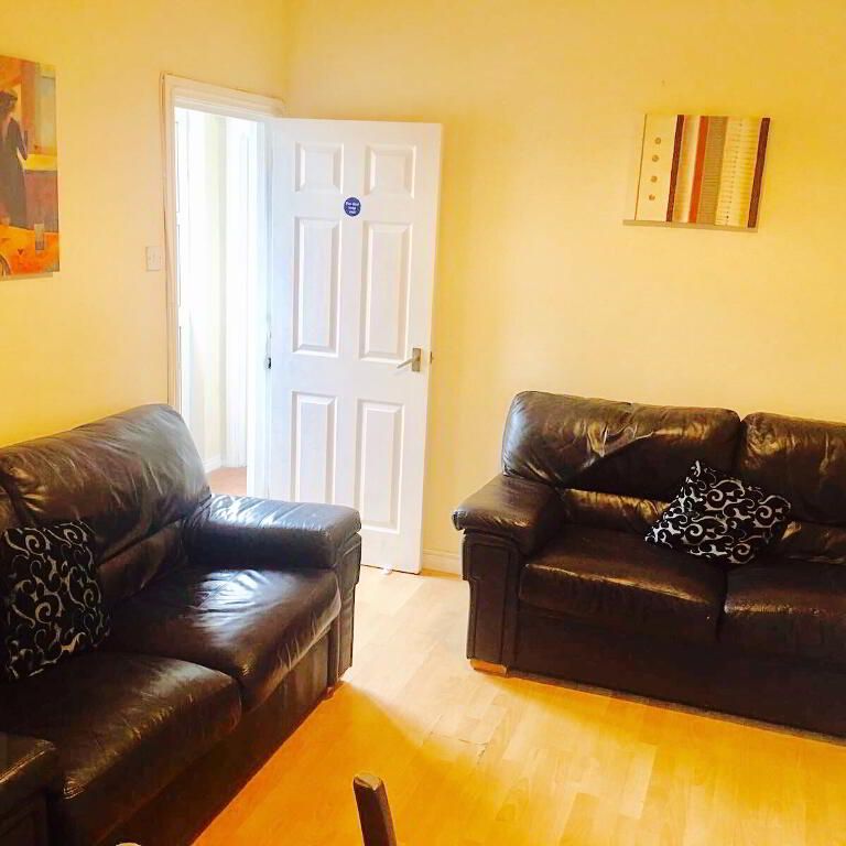 En-Suite Room 4, 44 Rathcoole Street, Lisburn Road, Belfast, BT9 7GA - Photo 1