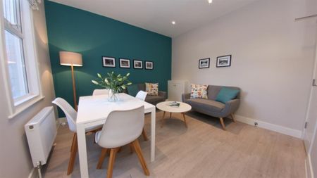 1 bedroom Flat To Let - Photo 2