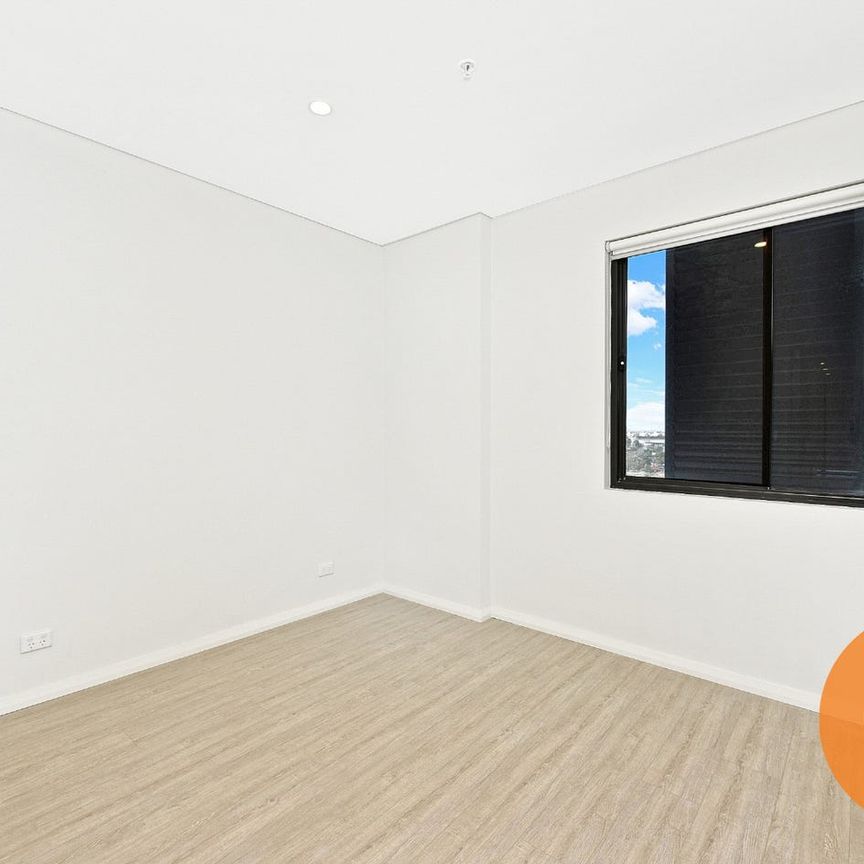 #HUGE ROOM SIZE STUDY #MODERN #2MIN FROM TRAIN STATION AND SCHOOL - Photo 1