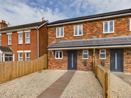 3 bedroom semi-detached house to rent - Photo 3