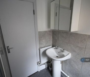 3 bedroom end of terrace house to rent - Photo 1