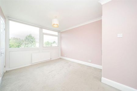 3 bedroom flat to rent - Photo 3