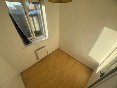 3 Bedroom Semi-Detached House - Photo 5