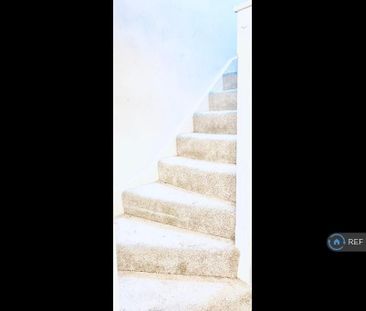 3 bedroom end of terrace house to rent - Photo 2