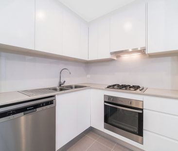 Stylish Apartment in the Heart of Bankstown - Photo 3