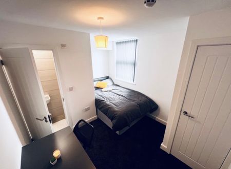 🏠Spacious Double En Suite rooms available NOW🏠 - Photo 4